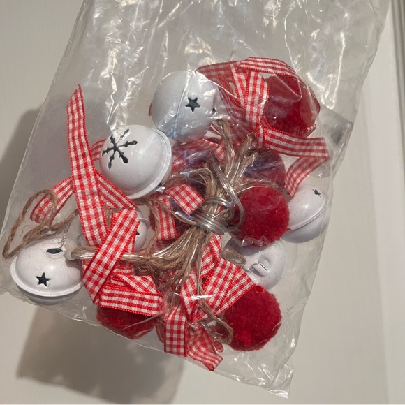 🆕Christmas Jingle bell pompom decoration string lights 2m 20 bulbs - Picture 6 of 7